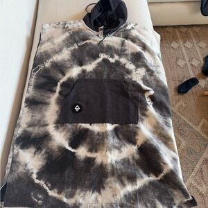 Nomad Changing Hooded Poncho